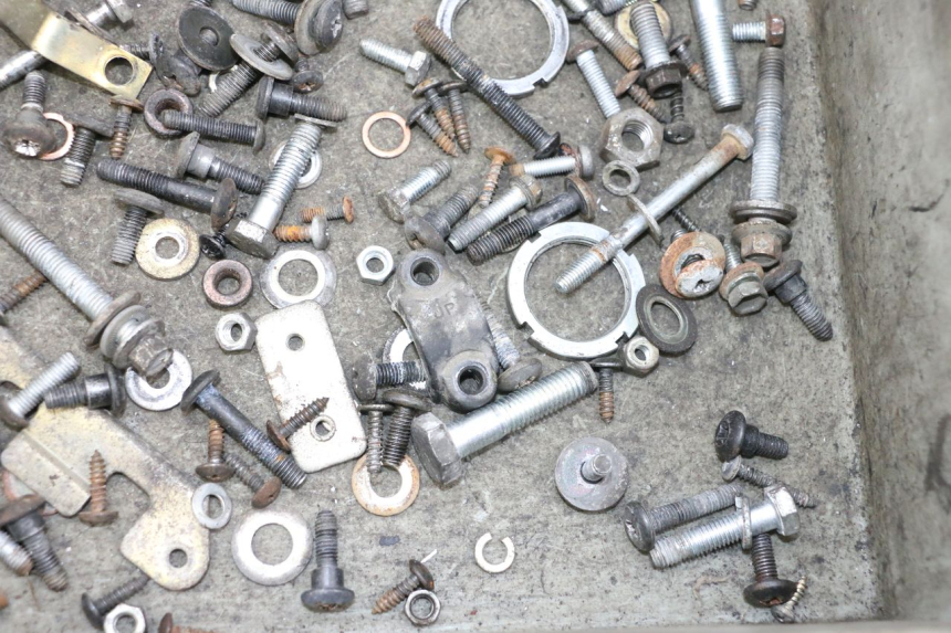 photo de ZAK SCHROEVEN EN BEVESTIGINGSMATERIAAL PIAGGIO X8 125 (2004 - 2007) - Technische close-up