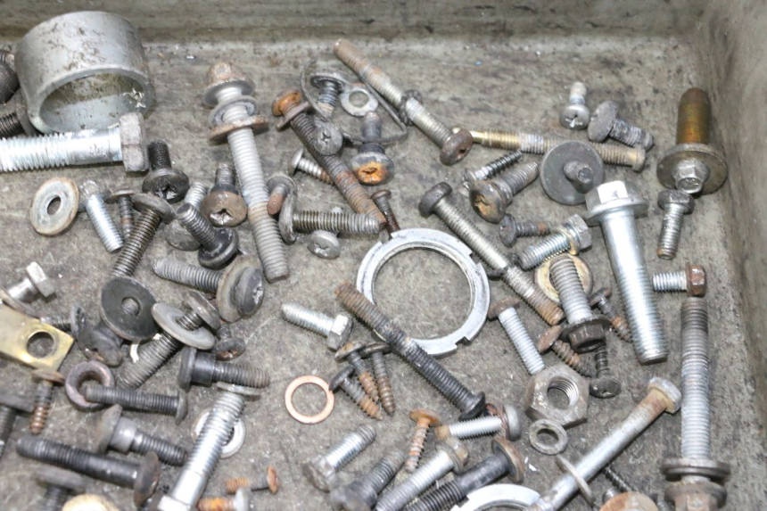 photo de ZAK SCHROEVEN EN BEVESTIGINGSMATERIAAL PIAGGIO X8 125 (2004 - 2007) - Overzicht