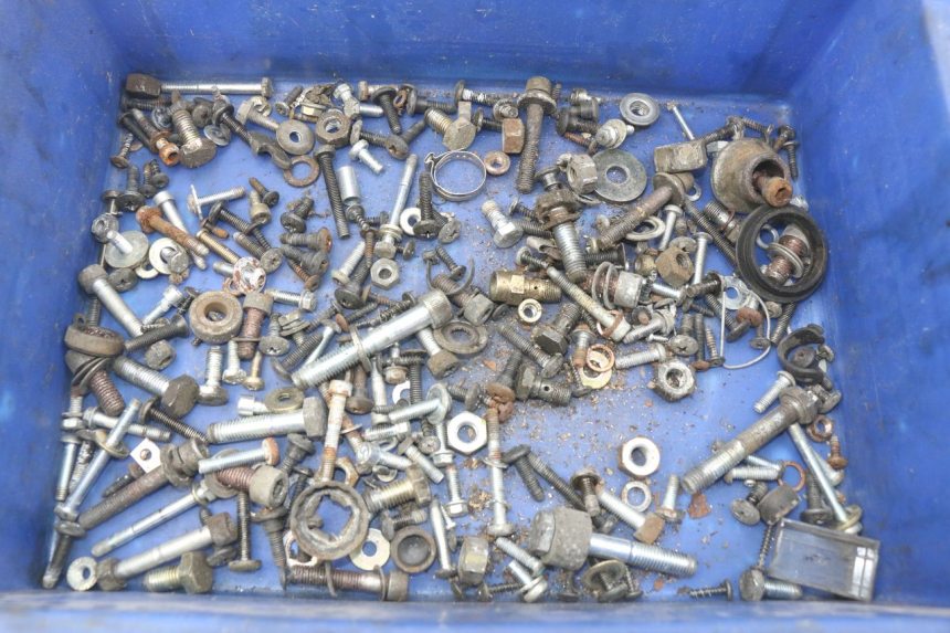 photo de ZAK SCHROEVEN EN BEVESTIGINGSMATERIAAL PIAGGIO X9 EVOLUTION 125 (2003 - 2007) - Hoofdaanzicht