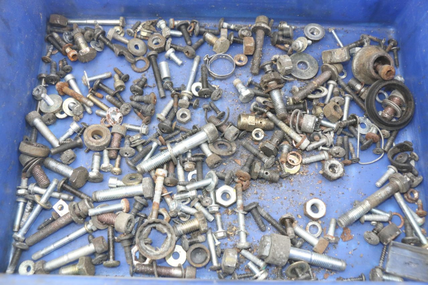 photo de ZAK SCHROEVEN EN BEVESTIGINGSMATERIAAL PIAGGIO X9 EVOLUTION 125 (2003 - 2007) - Detail van het onderdeel