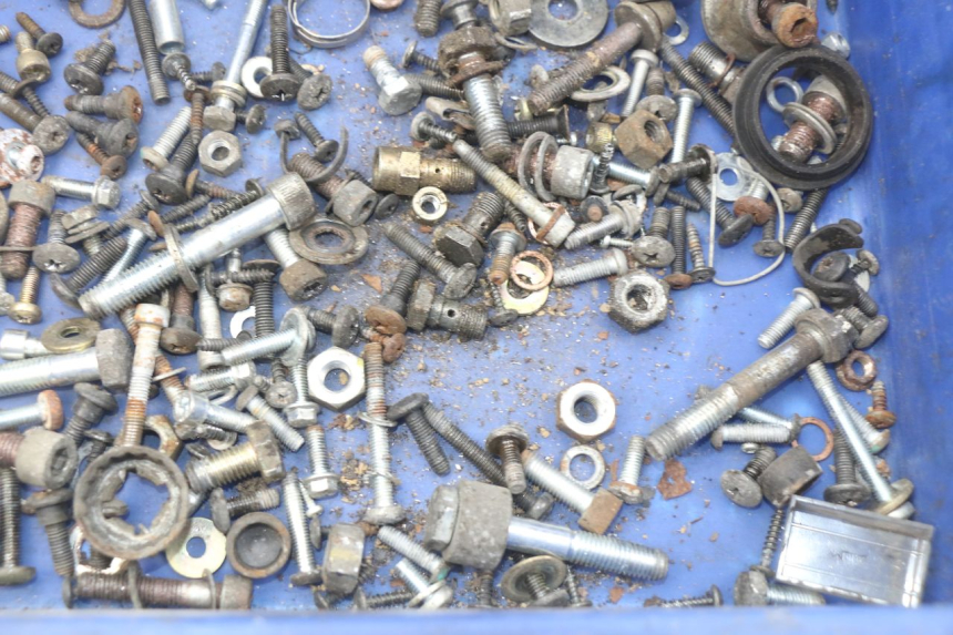 photo de ZAK SCHROEVEN EN BEVESTIGINGSMATERIAAL PIAGGIO X9 EVOLUTION 125 (2003 - 2007) - Zoom op gebruiksstaat