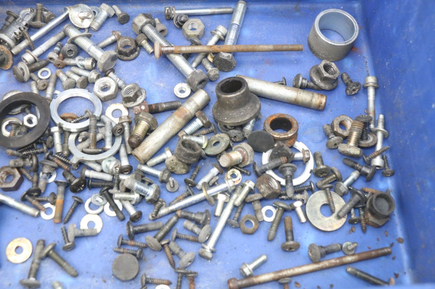 photo de ZAK SCHROEVEN EN BEVESTIGINGSMATERIAAL PIAGGIO X9 EVOLUTION 250 (2003 - 2007) - Detail van het onderdeel