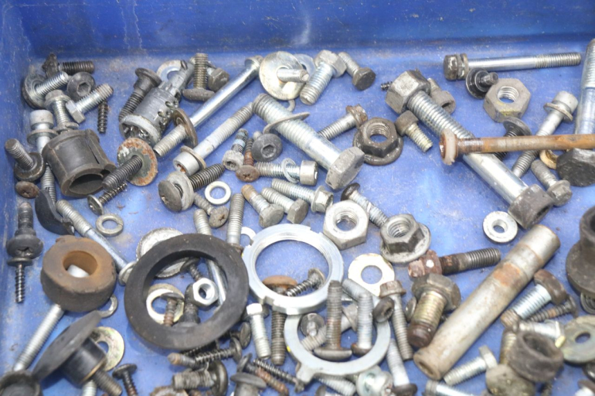 photo de ZAK SCHROEVEN EN BEVESTIGINGSMATERIAAL PIAGGIO X9 EVOLUTION 250 (2003 - 2007) - Andere kijkhoek