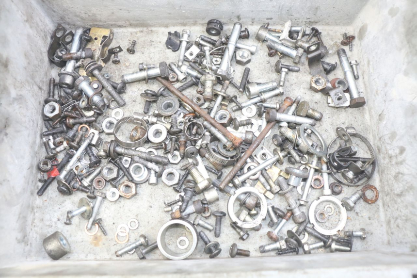 photo de ZAK SCHROEVEN EN BEVESTIGINGSMATERIAAL PIAGGIO X9 EVOLUTION 125 (2003 - 2007) - Hoofdaanzicht