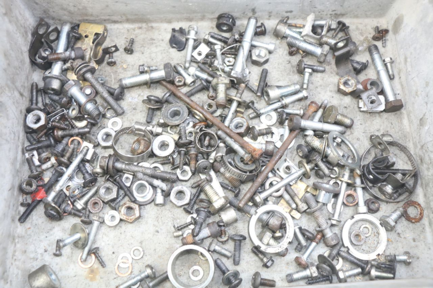 photo de ZAK SCHROEVEN EN BEVESTIGINGSMATERIAAL PIAGGIO X9 EVOLUTION 125 (2003 - 2007) - Detail van het onderdeel