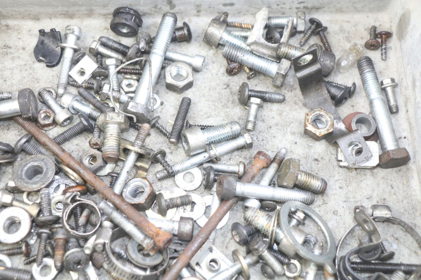 photo de ZAK SCHROEVEN EN BEVESTIGINGSMATERIAAL PIAGGIO X9 EVOLUTION 125 (2003 - 2007) - Andere kijkhoek