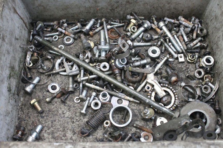 photo de ZAK SCHROEVEN EN BEVESTIGINGSMATERIAAL PIAGGIO X9 EVOLUTION 125 (2003 - 2007) - Hoofdaanzicht