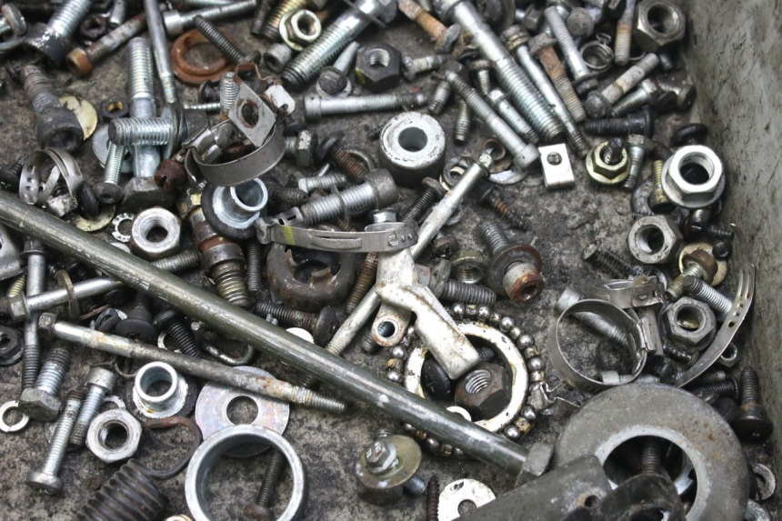 photo de ZAK SCHROEVEN EN BEVESTIGINGSMATERIAAL PIAGGIO X9 EVOLUTION 125 (2003 - 2007) - Detail van het onderdeel