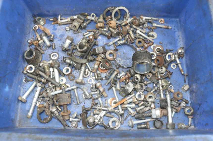 photo de ZAK SCHROEVEN EN BEVESTIGINGSMATERIAAL PIAGGIO X9 EVOLUTION 125 (2003 - 2007) - Hoofdaanzicht