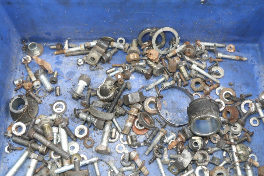 photo de ZAK SCHROEVEN EN BEVESTIGINGSMATERIAAL PIAGGIO X9 EVOLUTION 125 (2003 - 2007) - Detail van het onderdeel