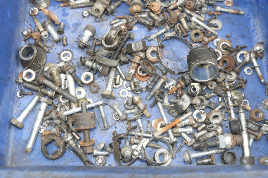 photo de ZAK SCHROEVEN EN BEVESTIGINGSMATERIAAL PIAGGIO X9 EVOLUTION 125 (2003 - 2007) - Zoom op gebruiksstaat