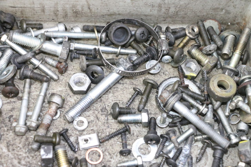 photo de ZAK SCHROEVEN EN BEVESTIGINGSMATERIAAL PIAGGIO X9 EVOLUTION 125 (2003 - 2007) - Technische close-up