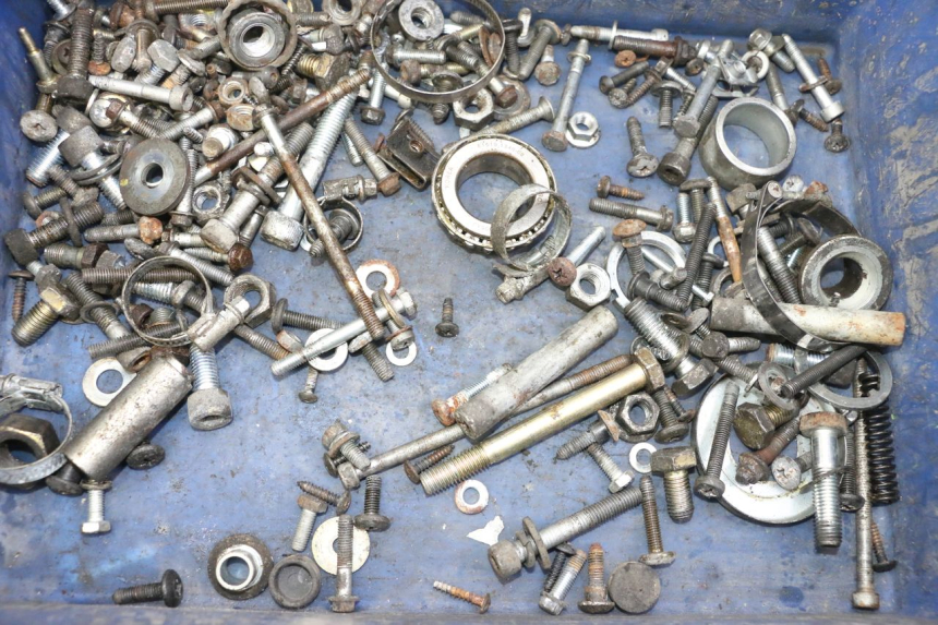 photo de ZAK SCHROEVEN EN BEVESTIGINGSMATERIAAL PIAGGIO X9 EVOLUTION 125 (2003 - 2007) - Detail van het onderdeel