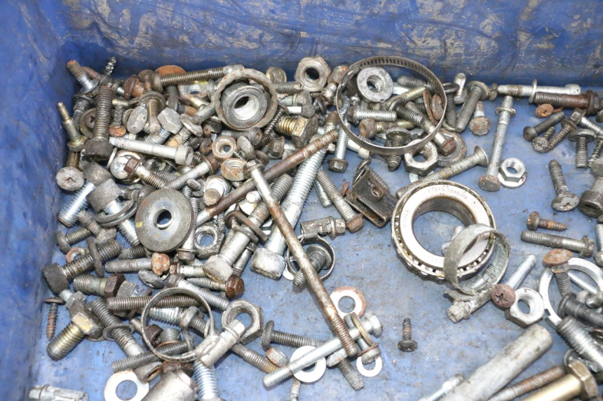 photo de ZAK SCHROEVEN EN BEVESTIGINGSMATERIAAL PIAGGIO X9 EVOLUTION 125 (2003 - 2007) - Zoom op gebruiksstaat