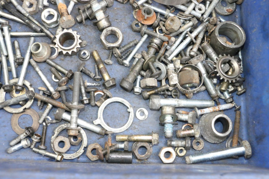 photo de ZAK SCHROEVEN EN BEVESTIGINGSMATERIAAL PIAGGIO X9 125 (2000 - 2003) - Zoom op gebruiksstaat