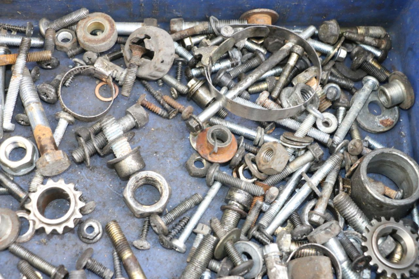 photo de ZAK SCHROEVEN EN BEVESTIGINGSMATERIAAL PIAGGIO X9 125 (2000 - 2003) - Andere kijkhoek