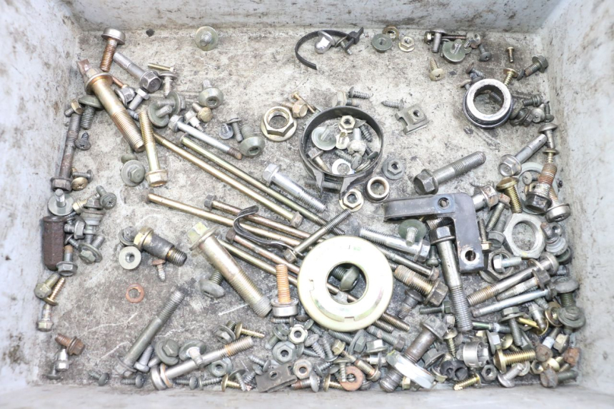 photo de ZAK SCHROEVEN EN BEVESTIGINGSMATERIAAL KYMCO XCITING 250 (2006 - 2009) - Hoofdaanzicht