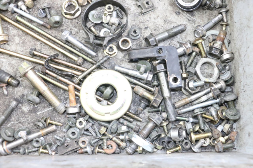 photo de ZAK SCHROEVEN EN BEVESTIGINGSMATERIAAL KYMCO XCITING 250 (2006 - 2009) - Zoom op gebruiksstaat