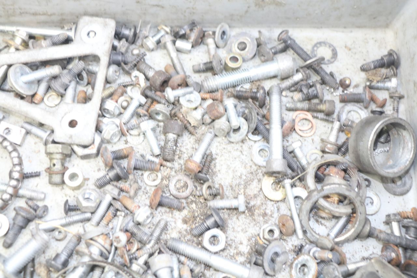 photo de ZAK SCHROEVEN EN BEVESTIGINGSMATERIAAL PIAGGIO XEVO - X EVO 125 (2007 - 2017) - Zoom op gebruiksstaat