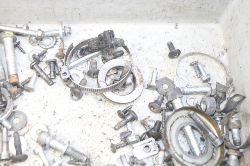 photo de ZAK SCHROEVEN EN BEVESTIGINGSMATERIAAL PIAGGIO XEVO - X EVO 125 (2007 - 2017) - Andere kijkhoek