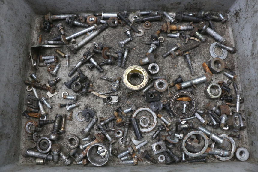 photo de ZAK SCHROEVEN EN BEVESTIGINGSMATERIAAL PIAGGIO XEVO - X EVO 125 (2007 - 2017) - Hoofdaanzicht