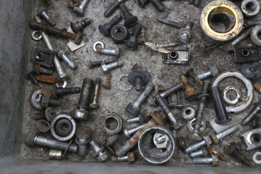 photo de ZAK SCHROEVEN EN BEVESTIGINGSMATERIAAL PIAGGIO XEVO - X EVO 125 (2007 - 2017) - Andere kijkhoek