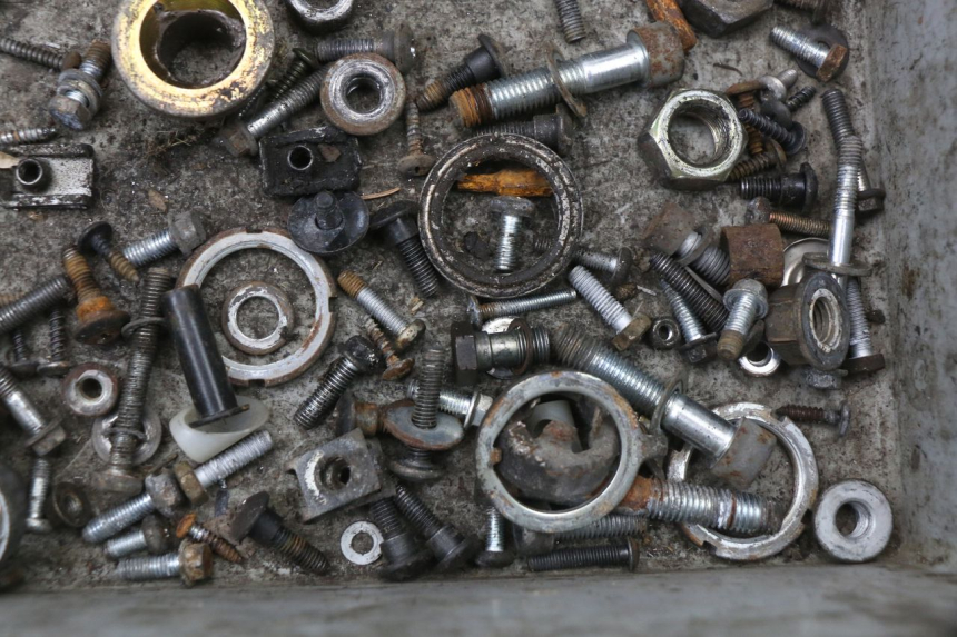 photo de ZAK SCHROEVEN EN BEVESTIGINGSMATERIAAL PIAGGIO XEVO - X EVO 125 (2007 - 2017) - Technische close-up