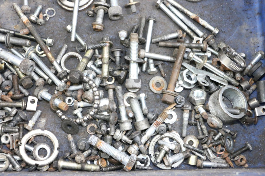 photo de ZAK SCHROEVEN EN BEVESTIGINGSMATERIAAL PIAGGIO XEVO - X EVO 125 (2007 - 2017) - Zoom op gebruiksstaat