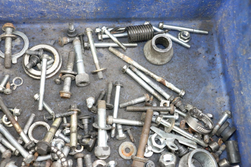 photo de ZAK SCHROEVEN EN BEVESTIGINGSMATERIAAL PIAGGIO XEVO - X EVO 125 (2007 - 2017) - Andere kijkhoek