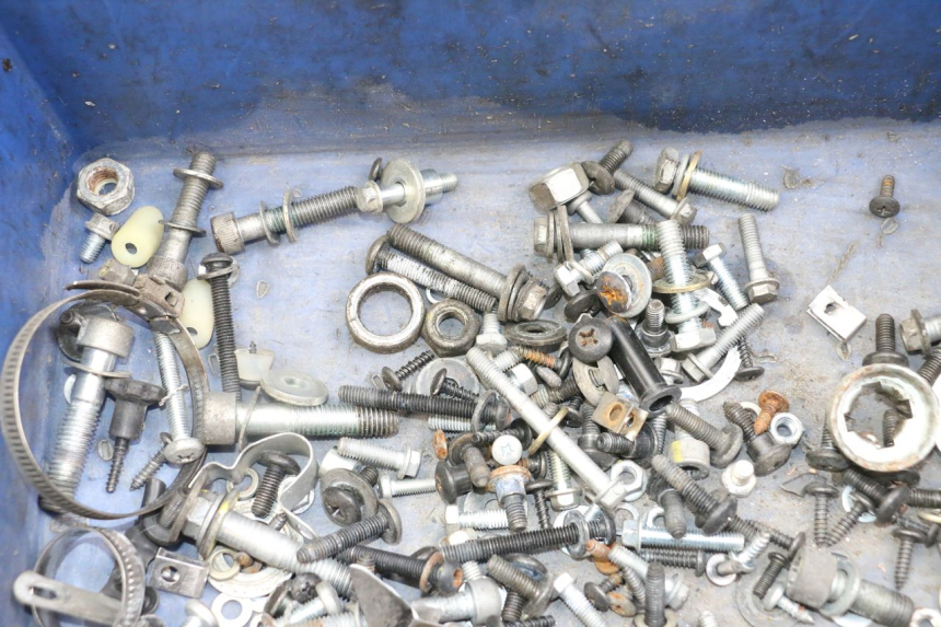 photo de ZAK SCHROEVEN EN BEVESTIGINGSMATERIAAL PIAGGIO XEVO - X EVO 125 (2007 - 2017) - Andere kijkhoek