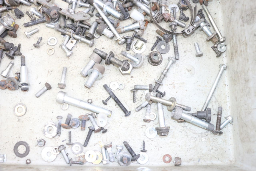 photo de ZAK SCHROEVEN EN BEVESTIGINGSMATERIAAL PIAGGIO XEVO - X EVO 125 (2007 - 2017) - Detail van het onderdeel