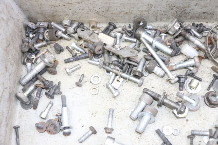 photo de ZAK SCHROEVEN EN BEVESTIGINGSMATERIAAL PIAGGIO XEVO - X EVO 125 (2007 - 2017) - Zoom op gebruiksstaat