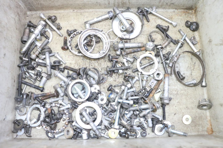 photo de ZAK SCHROEVEN EN BEVESTIGINGSMATERIAAL PIAGGIO XEVO - X EVO 125 (2007 - 2017) - Hoofdaanzicht