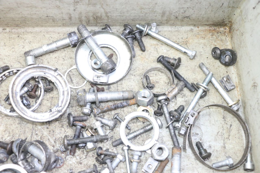 photo de ZAK SCHROEVEN EN BEVESTIGINGSMATERIAAL PIAGGIO XEVO - X EVO 125 (2007 - 2017) - Andere kijkhoek