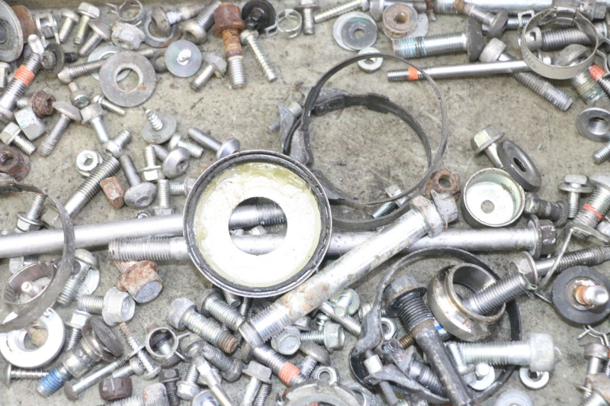 photo de ZAK SCHROEVEN EN BEVESTIGINGSMATERIAAL YAMAHA XJ6 ABS 600 (2008 - 2016) - Detail van het onderdeel