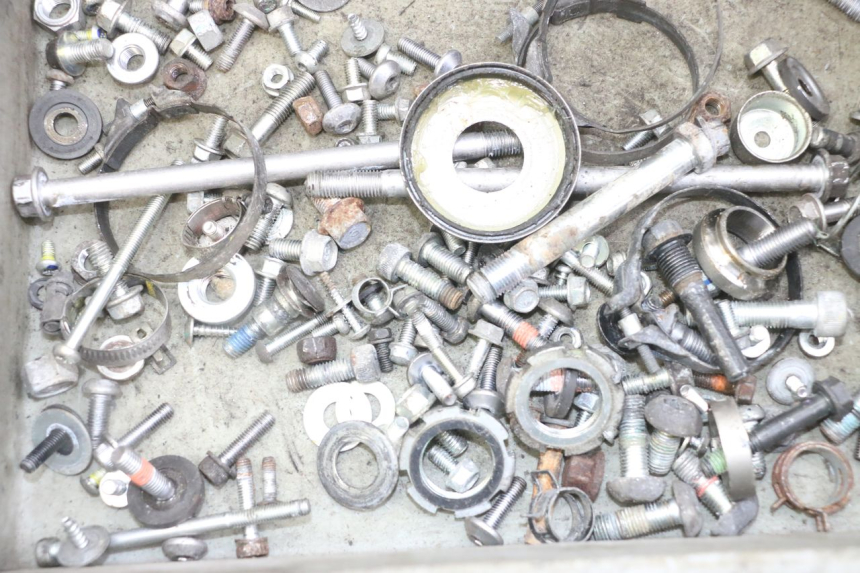 photo de ZAK SCHROEVEN EN BEVESTIGINGSMATERIAAL YAMAHA XJ6 ABS 600 (2008 - 2016) - Andere kijkhoek