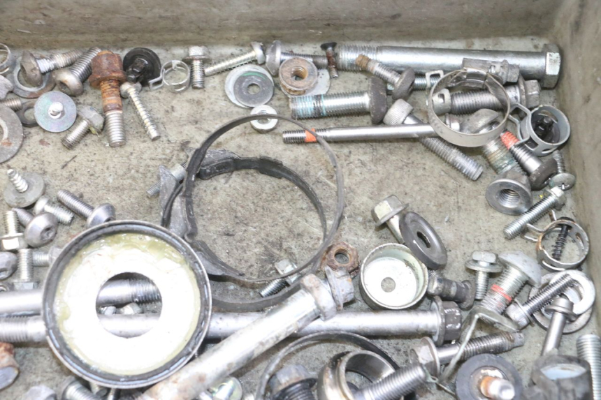 photo de ZAK SCHROEVEN EN BEVESTIGINGSMATERIAAL YAMAHA XJ6 ABS 600 (2008 - 2016) - Technische close-up