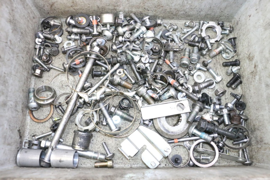 photo de ZAK SCHROEVEN EN BEVESTIGINGSMATERIAAL YAMAHA XJ6 ABS 600 (2008 - 2016) - Hoofdaanzicht