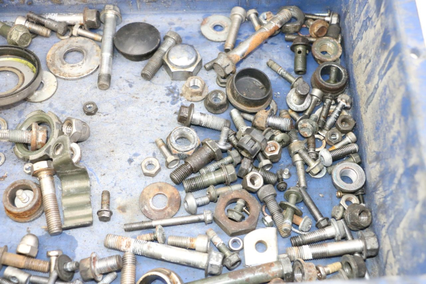 photo de ZAK SCHROEVEN EN BEVESTIGINGSMATERIAAL YAMAHA XJN DIVERSION 600 (2000 - 2003) - Detail van het onderdeel