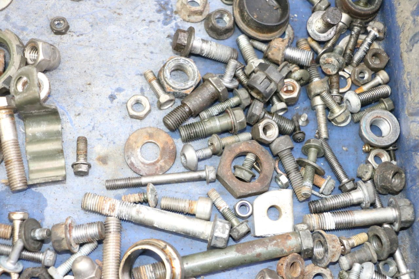 photo de ZAK SCHROEVEN EN BEVESTIGINGSMATERIAAL YAMAHA XJN DIVERSION 600 (2000 - 2003) - Technische close-up