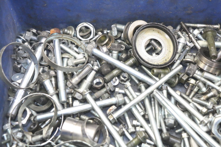 photo de ZAK SCHROEVEN EN BEVESTIGINGSMATERIAAL YAMAHA XP T-MAX TMAX 500 (2004 - 2007) - Zoom op gebruiksstaat