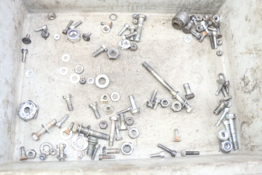 photo de ZAK SCHROEVEN EN BEVESTIGINGSMATERIAAL PEUGEOT XP6 50 (1997 - 2003) - Detail van het onderdeel