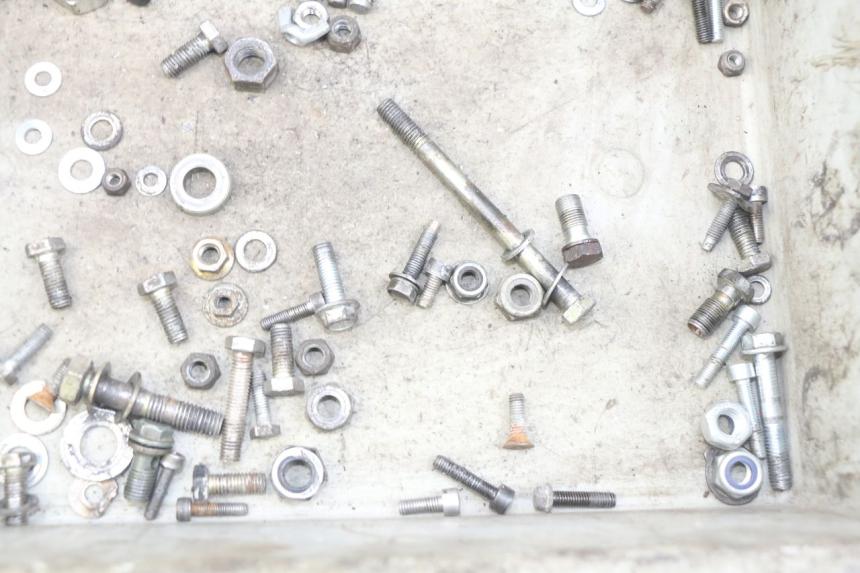 photo de ZAK SCHROEVEN EN BEVESTIGINGSMATERIAAL PEUGEOT XP6 50 (1997 - 2003) - Zoom op gebruiksstaat