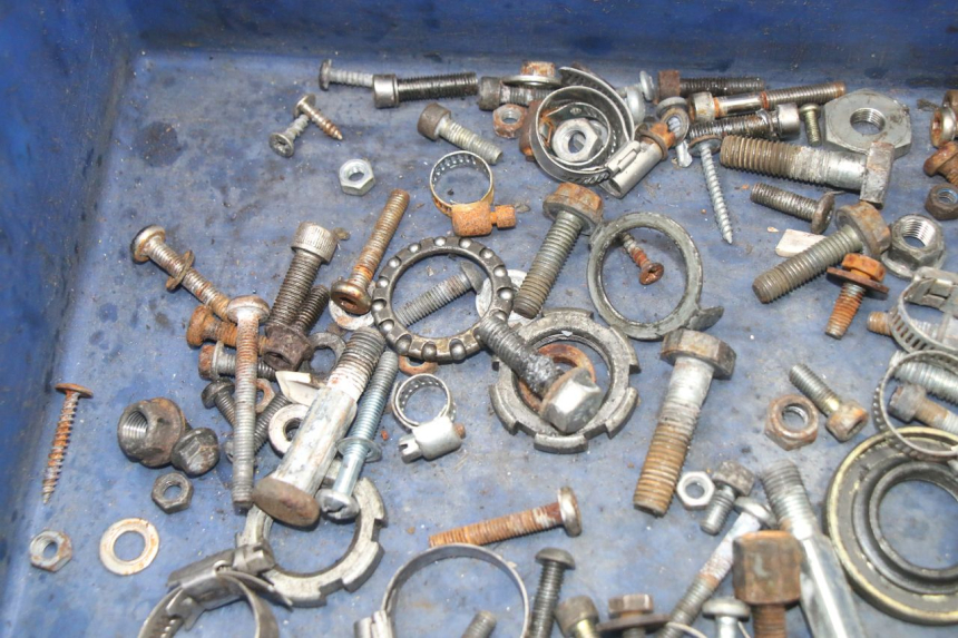 photo de ZAK SCHROEVEN EN BEVESTIGINGSMATERIAAL YAMAHA AEROX 50 (1997 - 2006) - Detail van het onderdeel