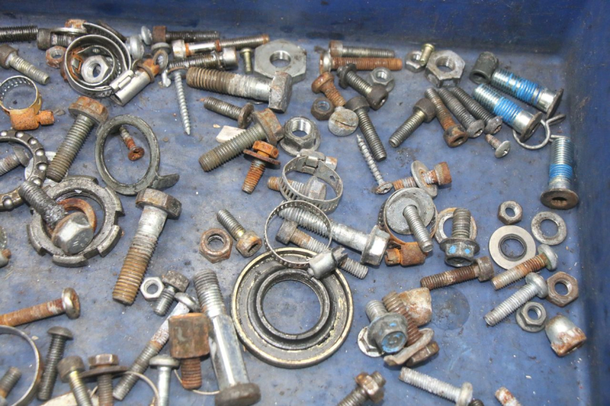 photo de ZAK SCHROEVEN EN BEVESTIGINGSMATERIAAL YAMAHA AEROX 50 (1997 - 2006) - Zoom op gebruiksstaat