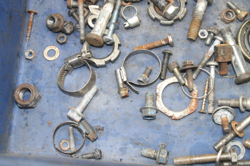 photo de ZAK SCHROEVEN EN BEVESTIGINGSMATERIAAL YAMAHA AEROX 50 (1997 - 2006) - Andere kijkhoek