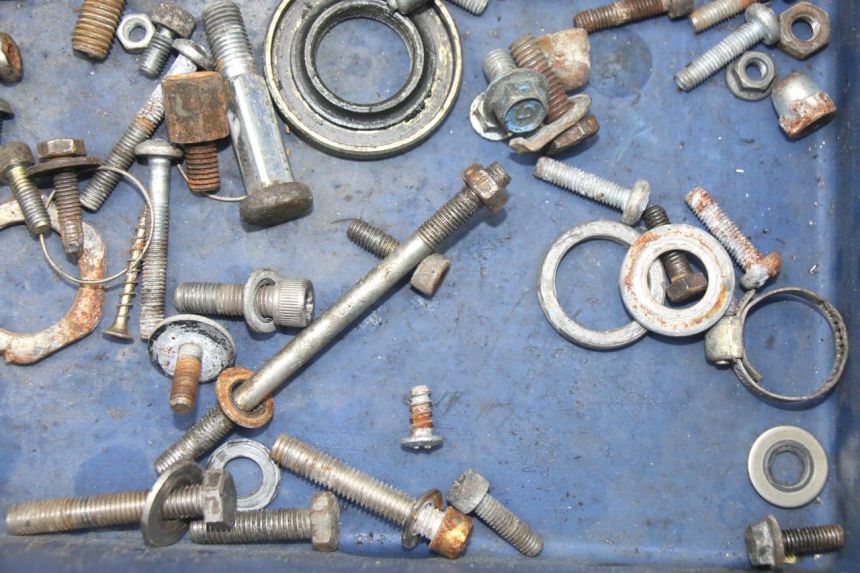 photo de ZAK SCHROEVEN EN BEVESTIGINGSMATERIAAL YAMAHA AEROX 50 (1997 - 2006) - Technische close-up