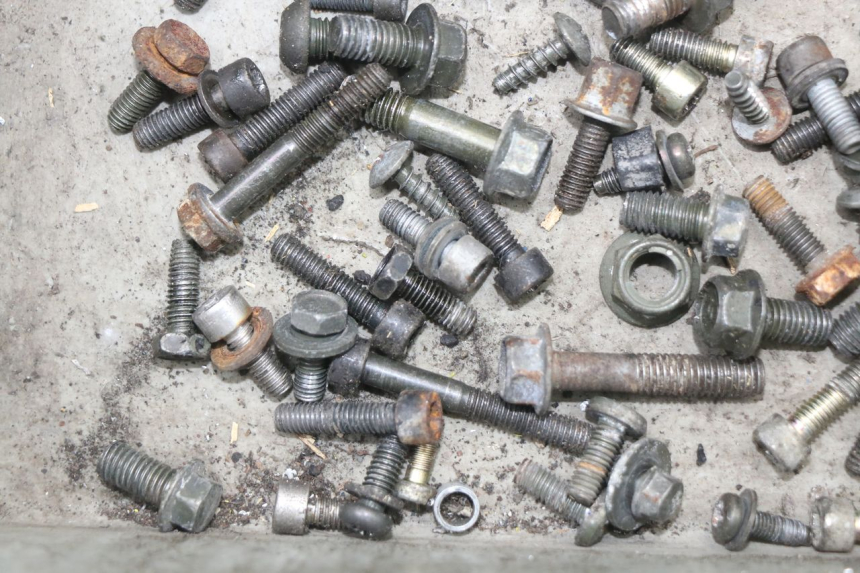 photo de ZAK SCHROEVEN EN BEVESTIGINGSMATERIAAL YAMAHA BW'S NG NEXT GENERATION 50 (1996 - 2003) - Andere kijkhoek