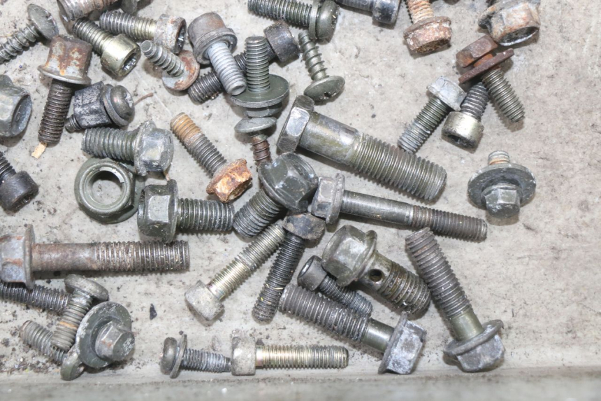 photo de ZAK SCHROEVEN EN BEVESTIGINGSMATERIAAL YAMAHA BW'S NG NEXT GENERATION 50 (1996 - 2003) - Technische close-up