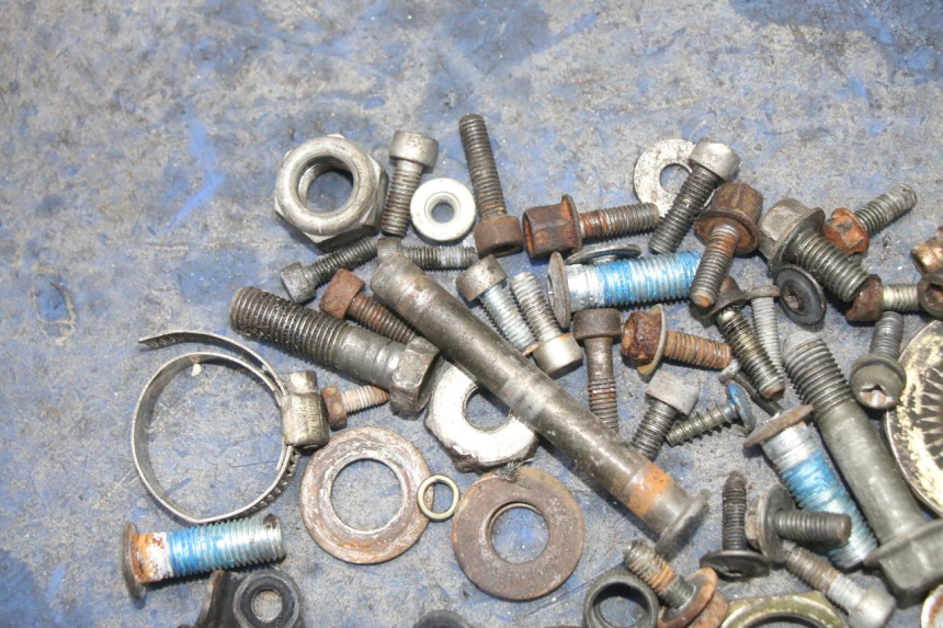 photo de ZAK SCHROEVEN EN BEVESTIGINGSMATERIAAL YAMAHA BW'S NG NEXT GENERATION 50 (1996 - 2003) - Detail van het onderdeel